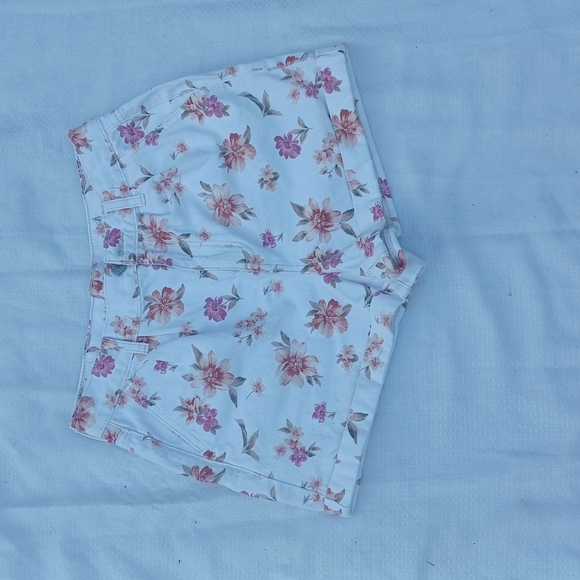 American Eagle Outfitters Pants - American Eagle Outfitters White Floral High Waist Shorts
